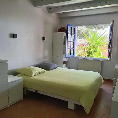 Villa Ocre I Blau